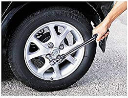 タイヤ交換用トルクレンチおすすめ4選 選び方使い方と注意点